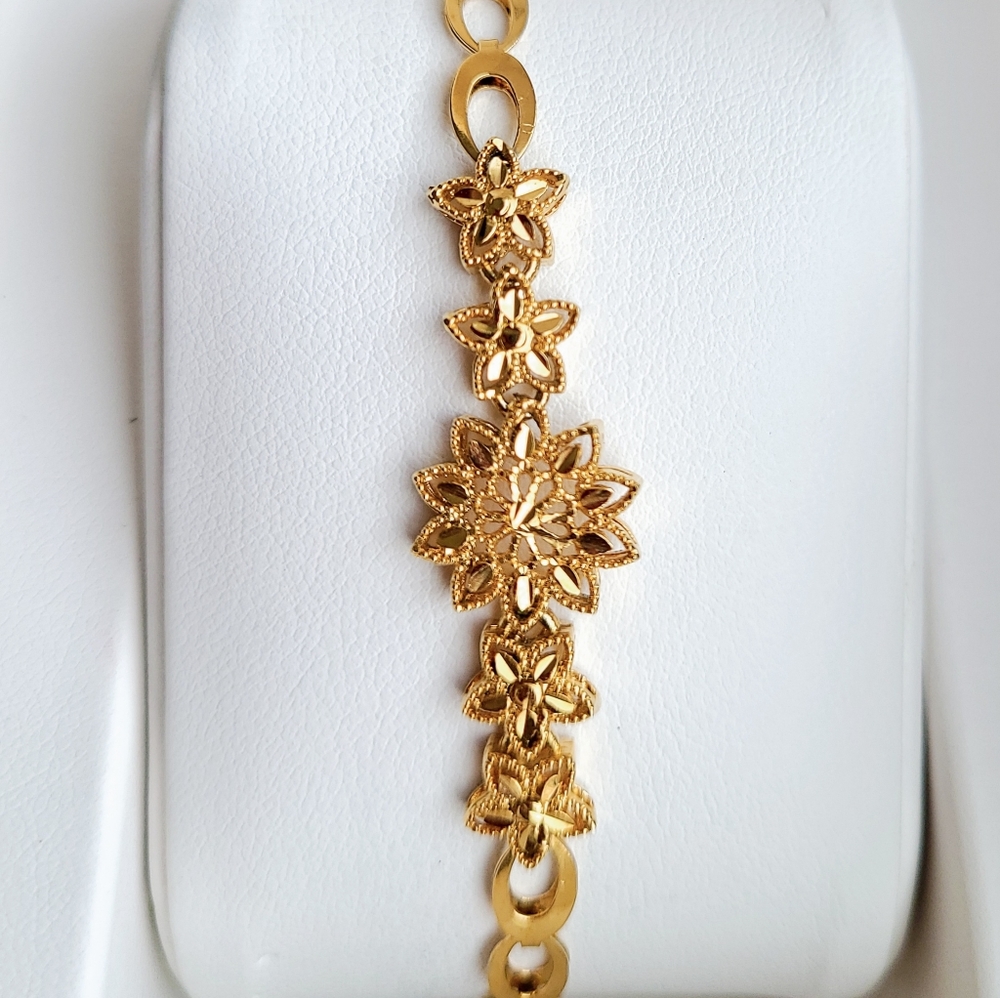New Filigree detail flower bracelet